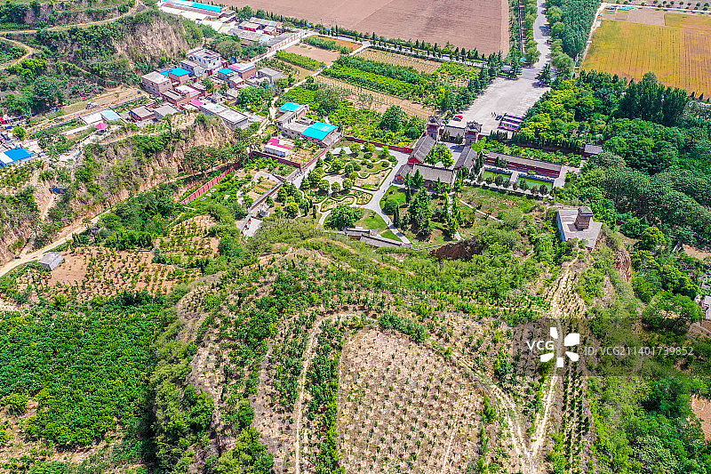 航拍河南郑州巩义石窟寺 大力山南麓巩县石窟群图片素材