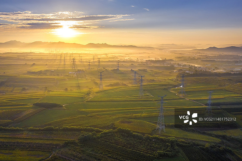 国家电网-秋季-日出-光芒万丈图片素材