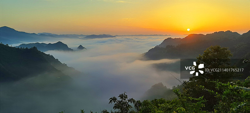 中国贵州贵阳市开阳县云山茶海景区，云海日出图片素材
