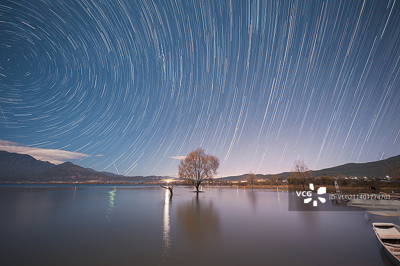 云南省丽江市拉市海景区狮子座流星雨大爆发精彩瞬间图片素材