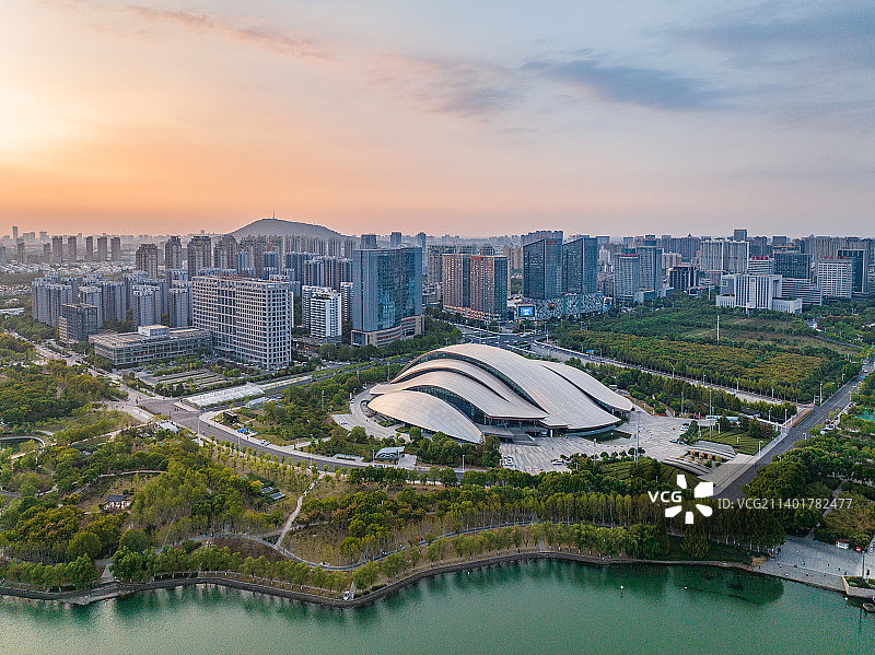 合肥天鹅湖地标建筑城市风光全景图片素材