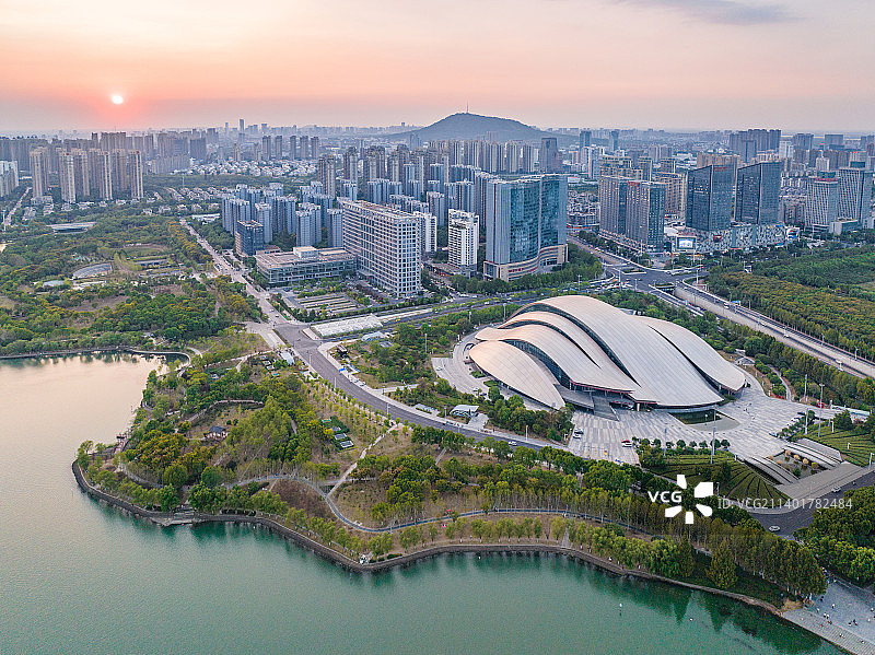 合肥天鹅湖地标建筑城市风光全景图片素材