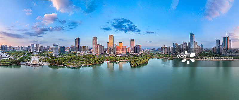合肥天鹅湖地标建筑城市风光全景图片素材