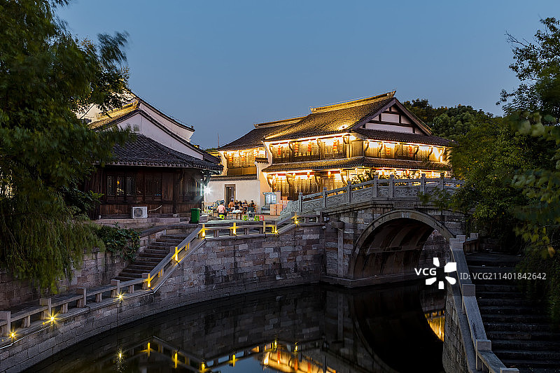 浙江海宁盐官景区夜景图片素材