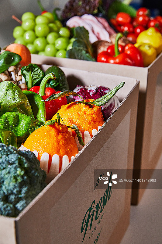 食品配料：冷藏配送、新鲜食品、清晨配送、直接配送、包装盒图片素材