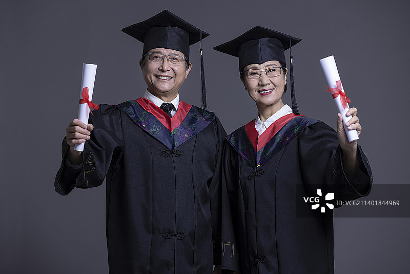老年大学生毕业图片素材