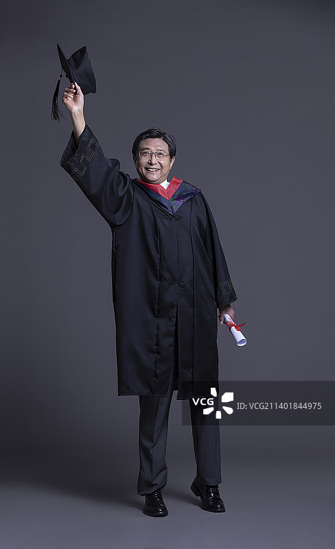 老年大学生毕业图片素材
