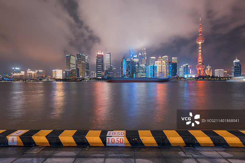 上海市黄浦区白外套电视塔夜色迷人图片素材
