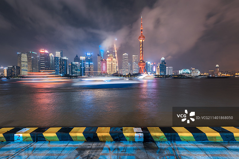 上海市黄浦区白外套电视塔夜色迷人图片素材