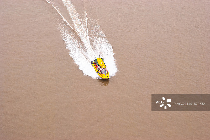 江上飞舟图片素材