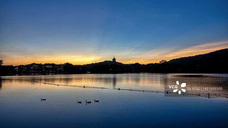 雷峰塔日出图片素材