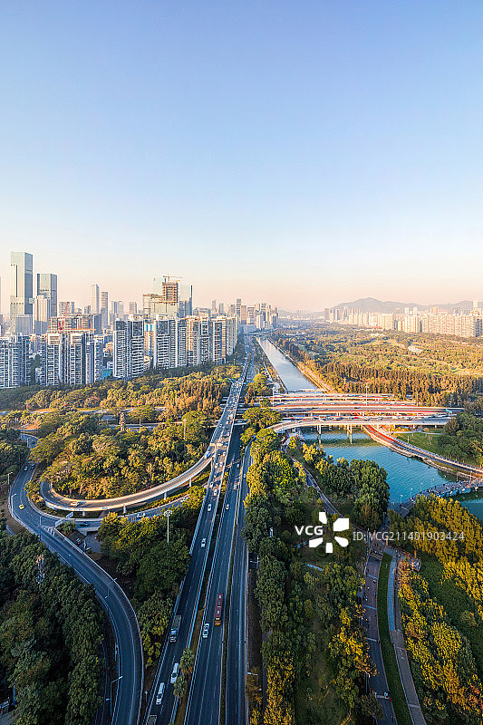 广东省深圳市南山区滨海大道和深圳湾公园图片素材