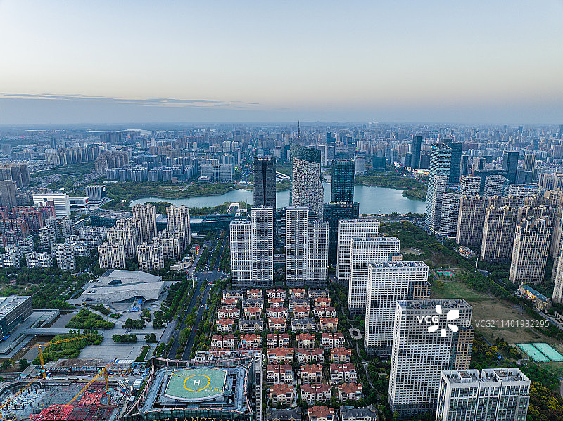 合肥天鹅湖政务服务中心绿轴公园城市风光日落图片素材