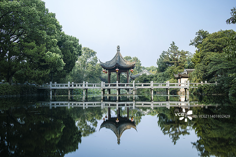 镜面之美  上海南翔古猗园 —— “湖中亭”图片素材
