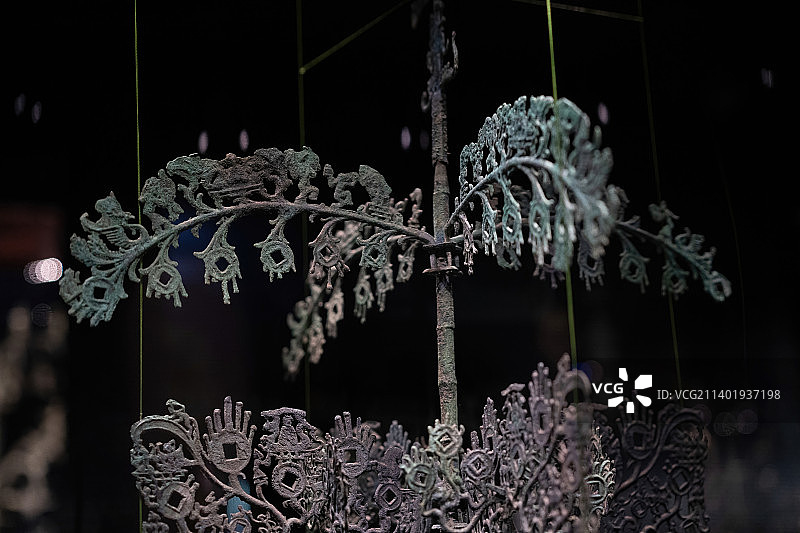 三星堆博物馆摇钱树局部图片素材