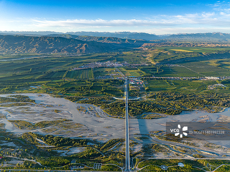 航拍特克斯县特克斯河大桥风光图片素材