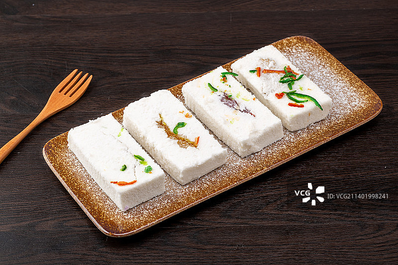 天津特产带馅糕干图片素材