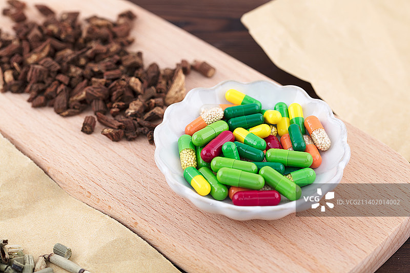 西药胶囊和中药药材图片素材