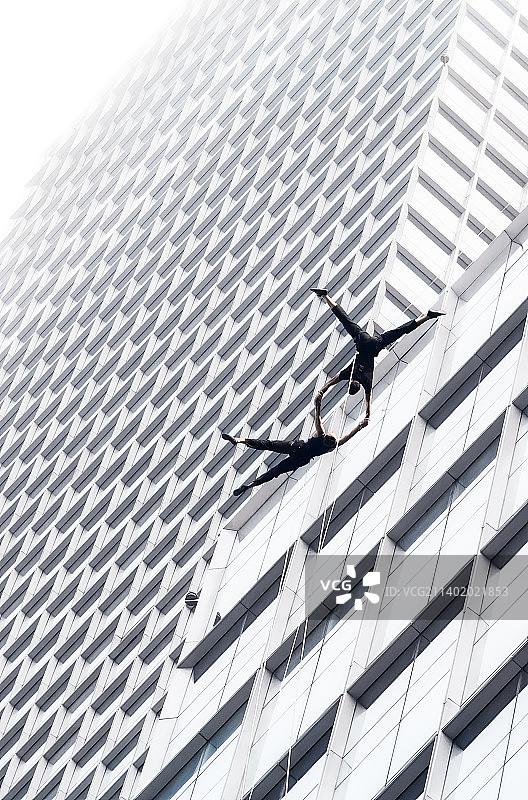 高楼行为艺术表演图片素材