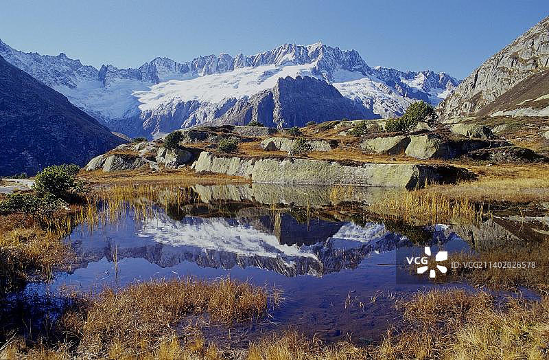 瑞士乌里州格申阿尔卑斯山湖泊图片素材