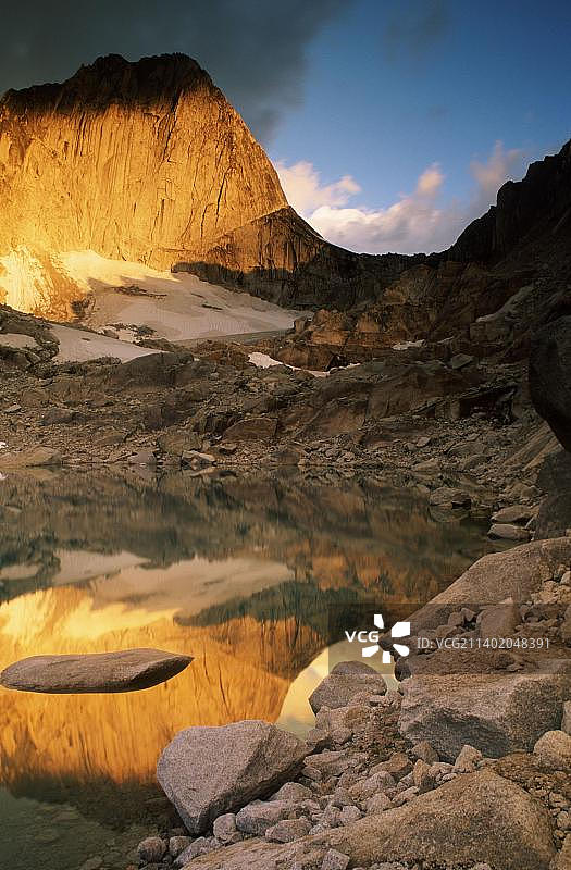 加拿大不列颠哥伦比亚省布加布斯山湖图片素材