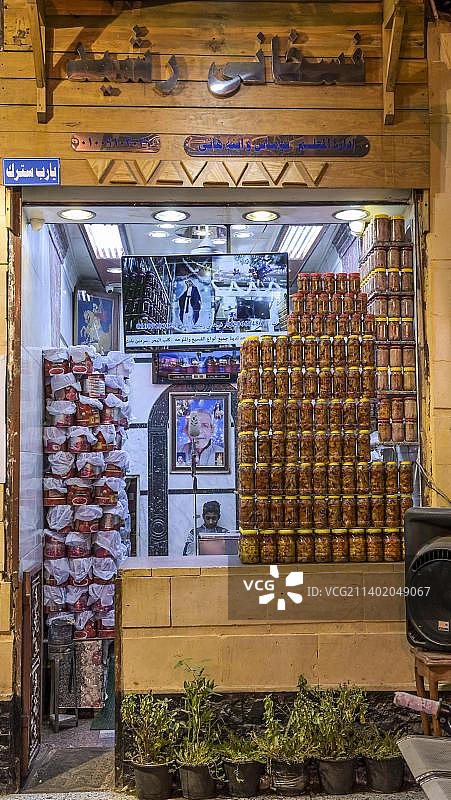 埃及阿斯旺老市场上的腌制蔬菜图片素材