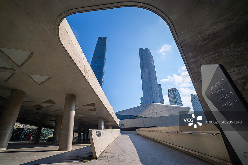 广州东西塔蓝天图片素材