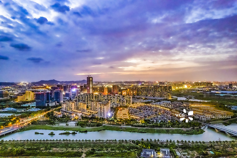 航拍南京市江宁区上秦淮板块未来科技城夜景图片素材