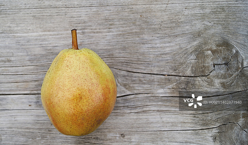 桌子上梨的俯视图图片素材