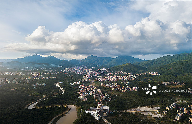 广东省茂名高州市浮山岭风景区日出日落蓝天白云彩虹风车图片素材