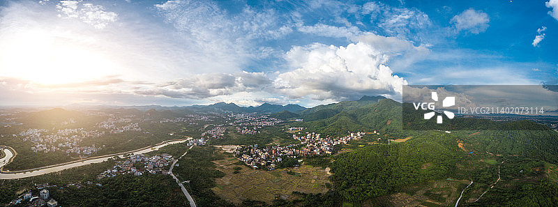 广东省茂名高州市浮山岭风景区日出日落蓝天白云彩虹风车图片素材