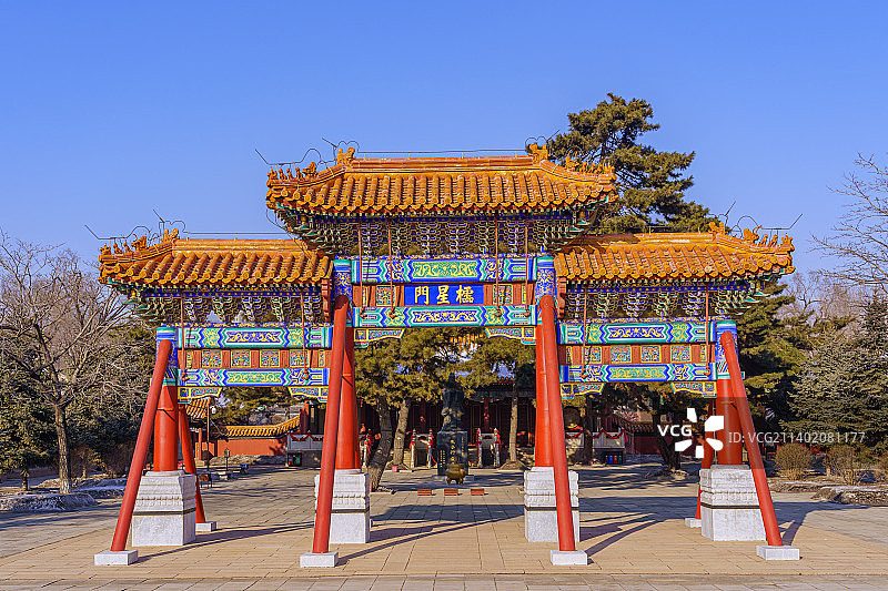 哈尔滨文庙棂星门与孔子像图片素材