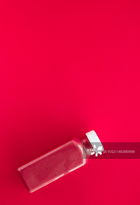 用于减肥的排毒超级食品草莓冰沙图片素材