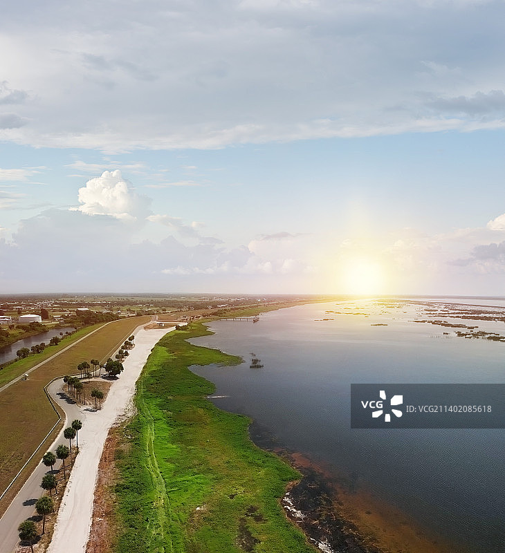 奥基乔比湖风景小径和公园鸟瞰图图片素材