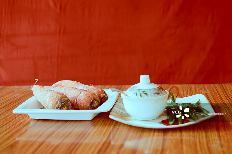 胡萝卜辣椒泡菜和胡萝卜甜点图片素材