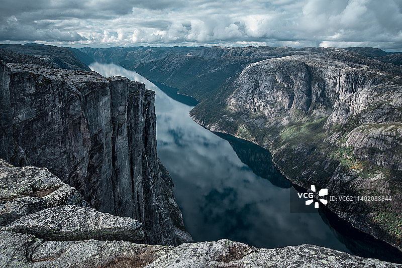 挪威桑内斯市谢拉格山峡湾一千米之上图片素材