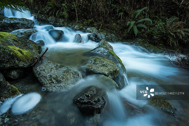 加拿大奥扎德山森林瀑布风景图片素材