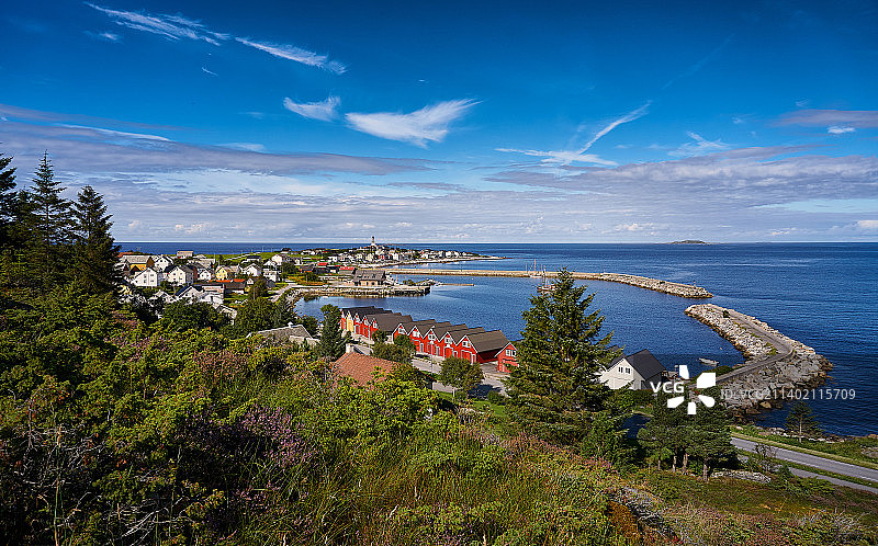 挪威奥尔内斯海滨城镇景观高角度视图图片素材