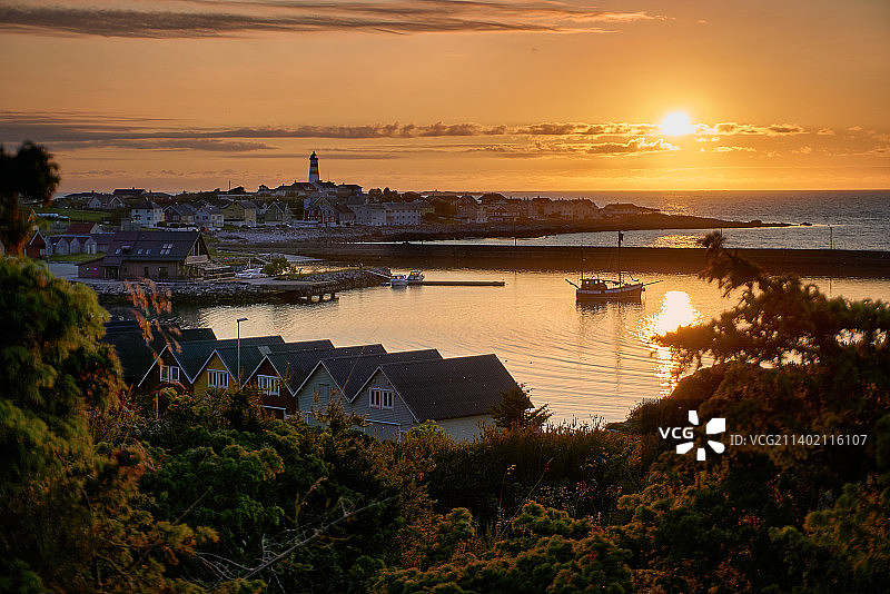 日落时分挪威奥尔内斯河的风景图片素材