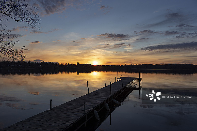 日落时分美国明尼苏达州布雷纳德湖泊的风景图片素材