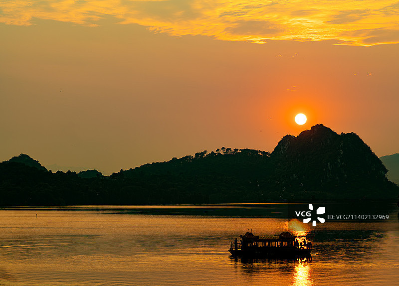 卧佛闻丹（广东肇庆七星湖）图片素材