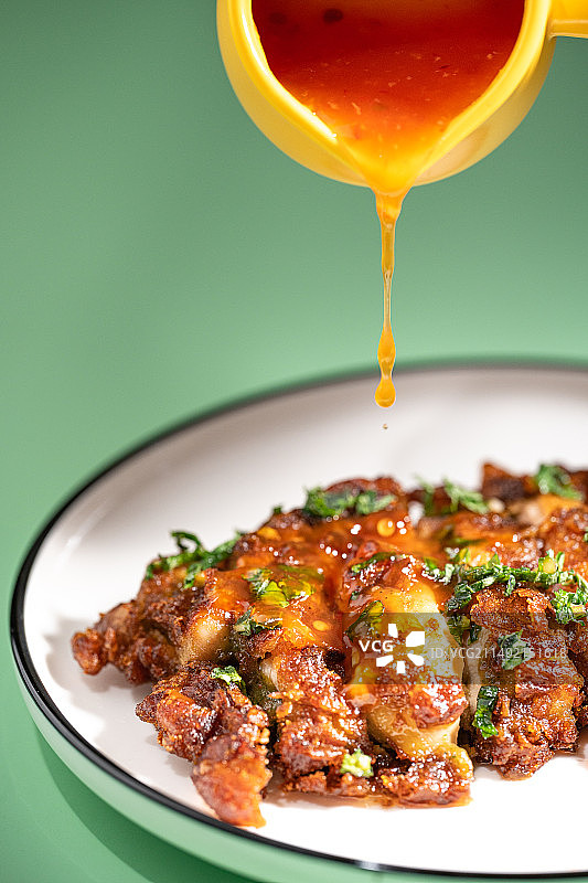 泰式脆皮鸡拍竖版拍摄图片素材