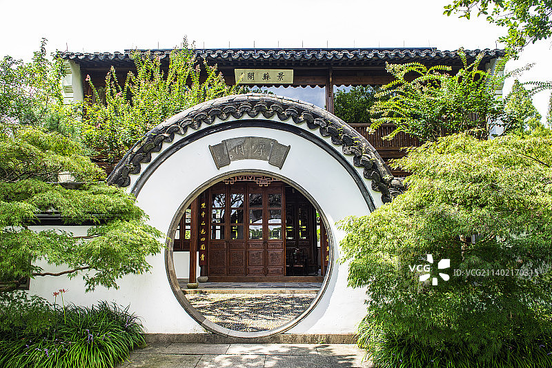 杭州郭庄 江南古典园林 圆月门 月亮门 园林景观 江南园林 古代建筑图片素材