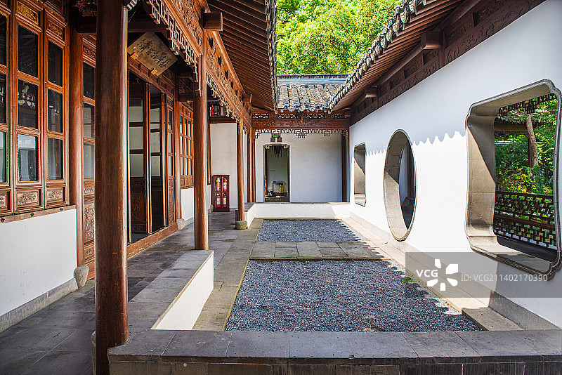 杭州郭庄 江南古典园林 圆月门 月亮门 园林景观 江南园林 古代建筑图片素材
