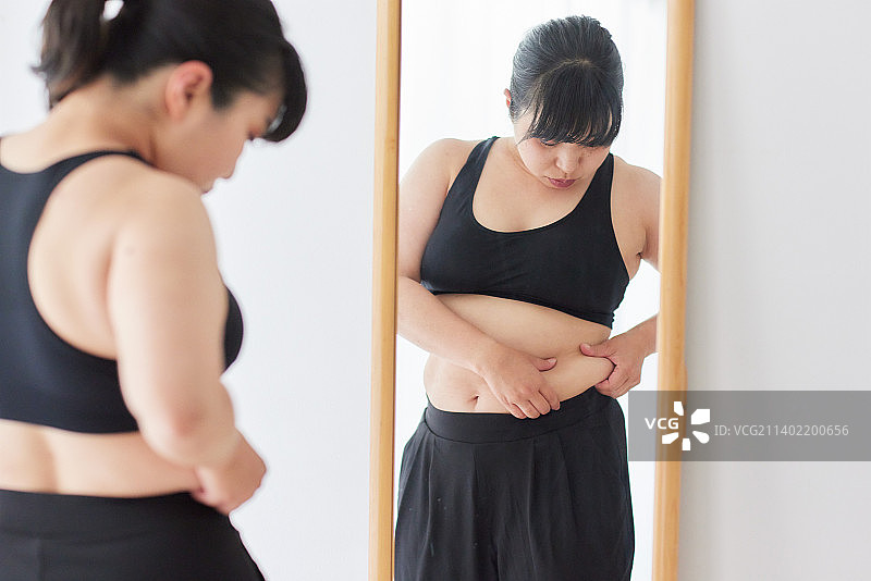 超重的日本女人图片素材