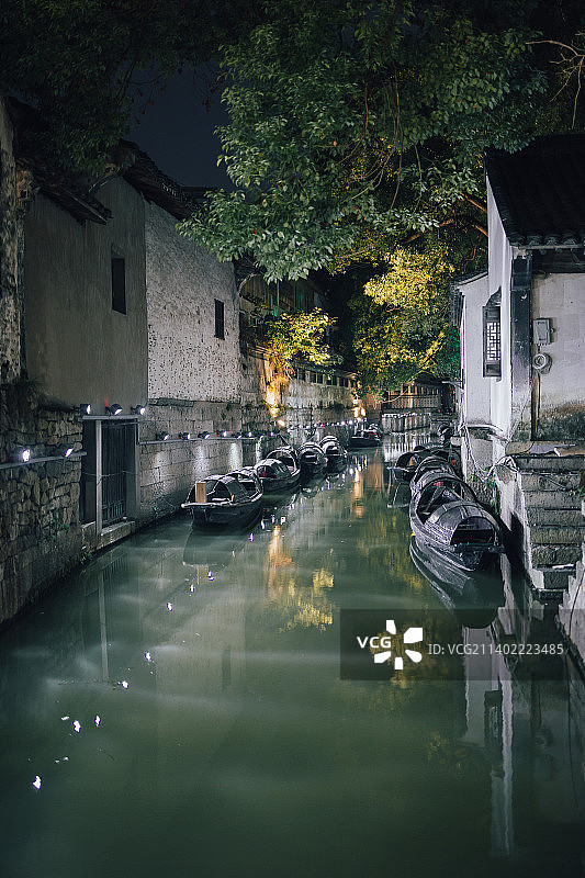 绍兴夜半乌篷船图片素材