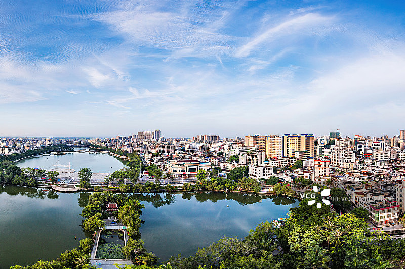 广东省湛江市雷州市市中心地标建筑 西湖公园 南湖广场 雷湖 市区全景图片素材