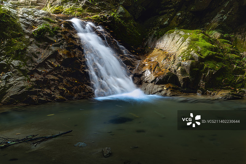 林间小溪水潺潺--湖北黄冈英山十里桃花溪图片素材