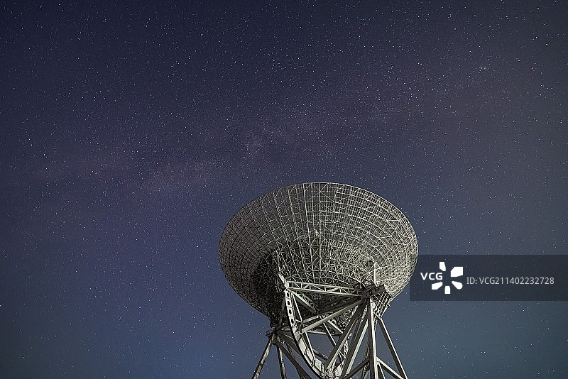 密云不老屯国家天文台，星空下的射电望远镜图片素材
