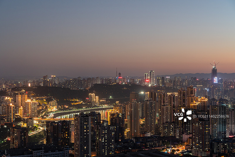 重庆市牛角沱轻轨站 李子坝轻轨站长焦镜头图片素材